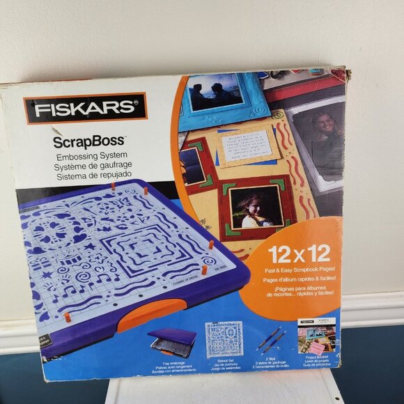 Fiskars ScrapBoss Embossing System 12x12 Scrapbooking - Picture 6 of 7